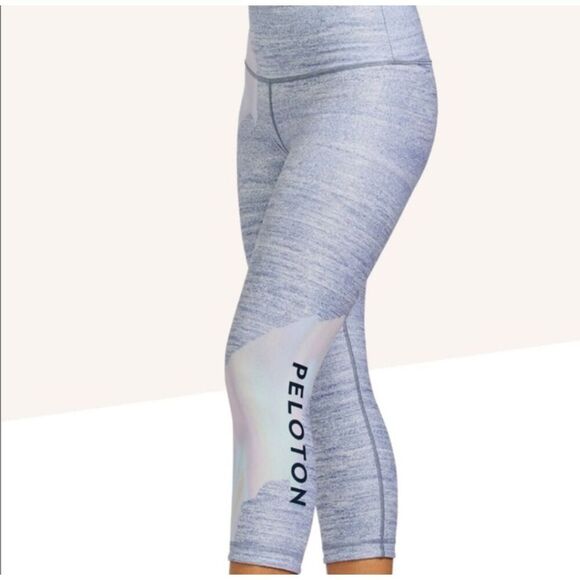 Peloton Capri Leggings Women’s Size Small Athletic Small Logo Opal EUC - Picture 1 of 6